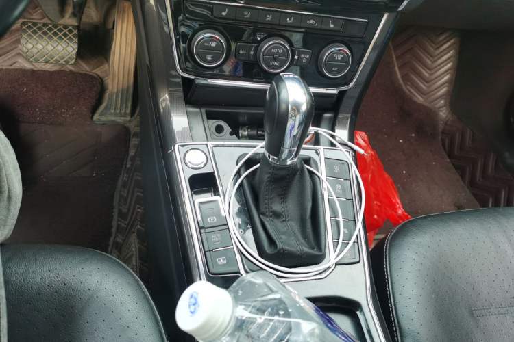 Used Volkswagen Passat 2017 330TSI DSG Prestige Edition Gear Lever