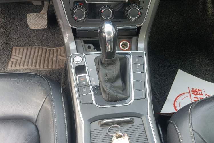 Used Volkswagen Passat 2017 330TSI DSG Luxury Edition Gear Lever