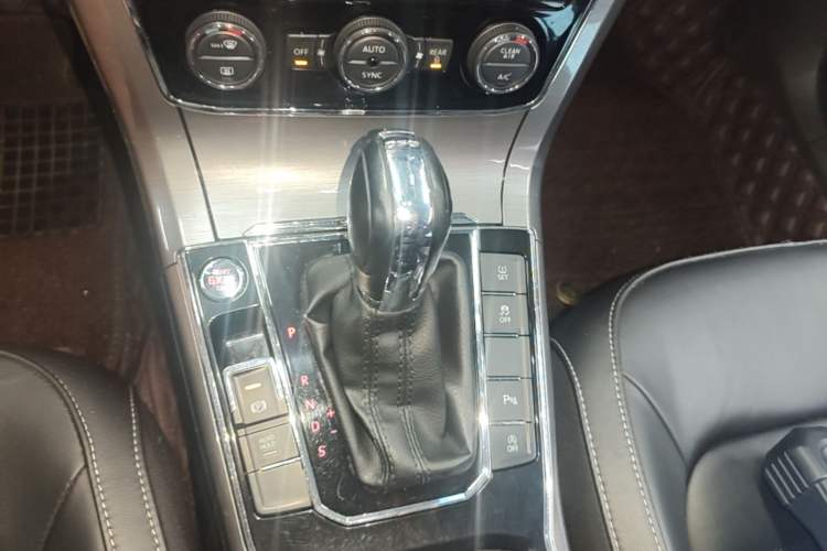 Used Volkswagen Passat 2017 330TSI DSG Luxury Edition Gear Lever