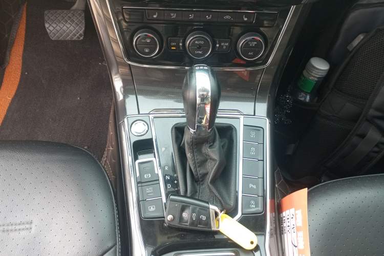 Used Volkswagen Passat 2017 330TSI DSG Prestige Edition Gear Lever