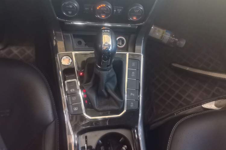 Used Volkswagen Passat 2017 330TSI DSG Prestige Edition Gear Lever