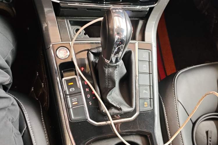 Used Volkswagen Passat 2017 330TSI DSG Luxury Edition Gear Lever