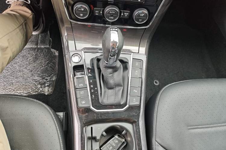 Used Volkswagen Passat 2017 330TSI DSG Prestige Edition Gear Lever