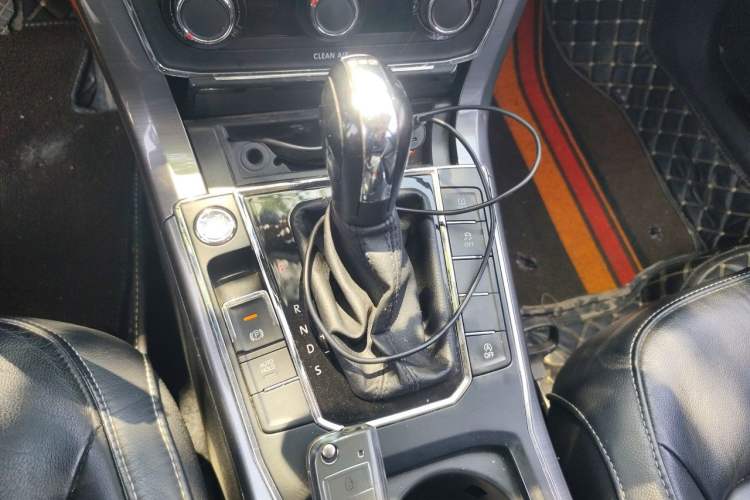 Used Volkswagen Passat 2017 280TSI DSG Luxury Edition Gear Lever