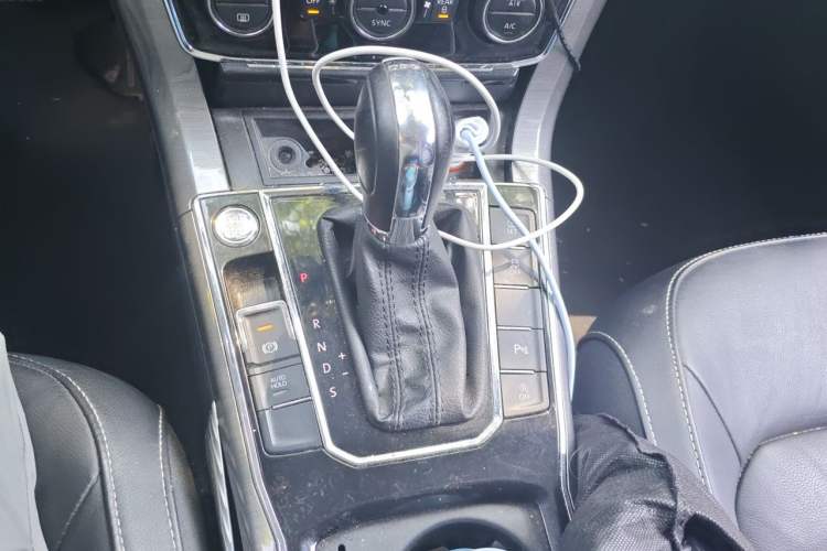 Used Volkswagen Passat 2017 280TSI DSG Luxury Edition Gear Lever