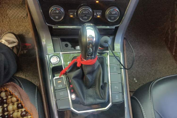 Used Volkswagen Passat 2017 280TSI DSG Luxury Edition Gear Lever