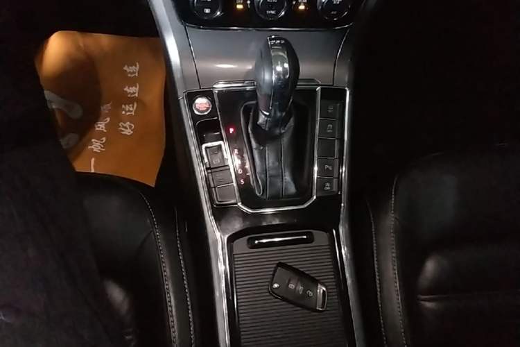 Used Volkswagen Passat 2017 330TSI DSG Luxury Edition Gear Lever