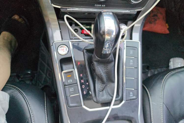 Used Volkswagen Passat 2017 280TSI DSG Luxury Edition Gear Lever