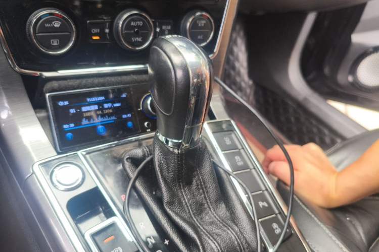 Used Volkswagen Passat 2017 330TSI DSG Luxury Edition Gear Lever