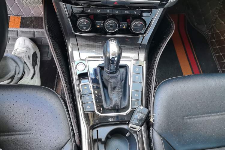 Used Volkswagen Passat 2017 330TSI DSG Prestige Edition Gear Lever