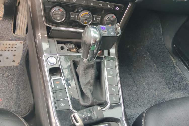 Used Volkswagen Passat 2017 330TSI DSG Prestige Edition Gear Lever