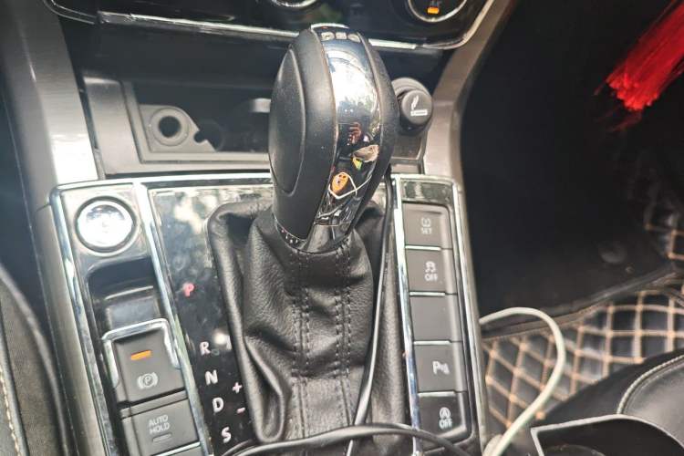Used Volkswagen Passat 2017 330TSI DSG Luxury Edition Gear Lever