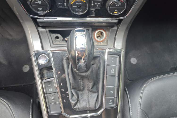 Used Volkswagen Passat 2017 330TSI DSG Luxury Edition Gear Lever