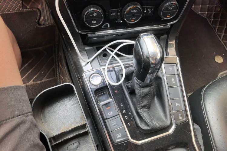 Used Volkswagen Passat 2017 330TSI DSG Prestige Edition Gear Lever