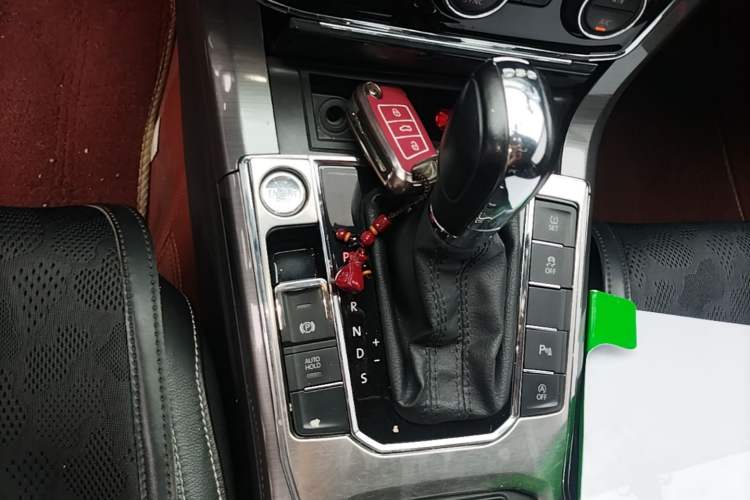 Used Volkswagen Passat 2017 330TSI DSG Luxury Edition Gear Lever