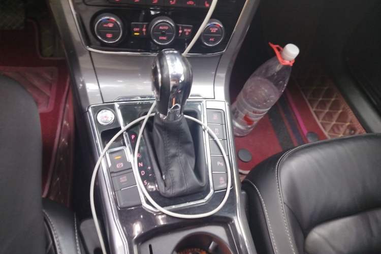 Used Volkswagen Passat 2017 280TSI DSG Luxury Edition Gear Lever