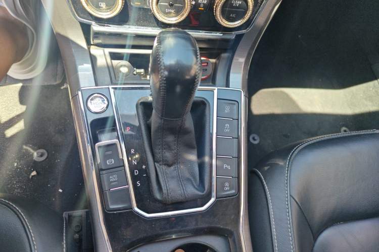 Used Volkswagen Passat 2017 280TSI DSG Luxury Edition Gear Lever