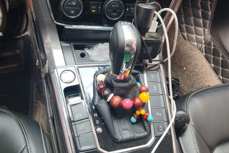 Used Volkswagen Passat 2017 330TSI DSG Luxury Edition Gear Lever