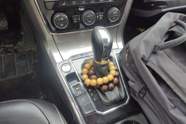 Used Volkswagen Passat 2017 330TSI DSG Luxury Edition Gear Lever
