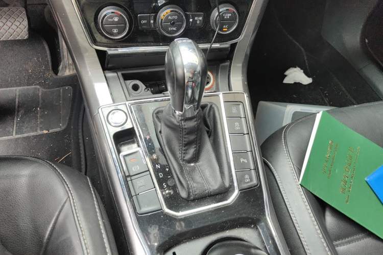 Used Volkswagen Passat 2017 330TSI DSG Luxury Edition Gear Lever