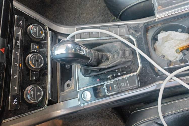 Used Volkswagen Passat 2017 280TSI DSG Luxury Edition Gear Lever