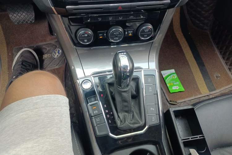 Used Volkswagen Passat 2017 330TSI DSG Luxury Edition Gear Lever