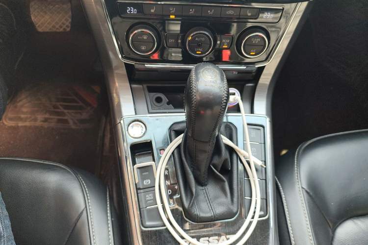 Used Volkswagen Passat 2017 330TSI DSG Luxury Edition Gear Lever