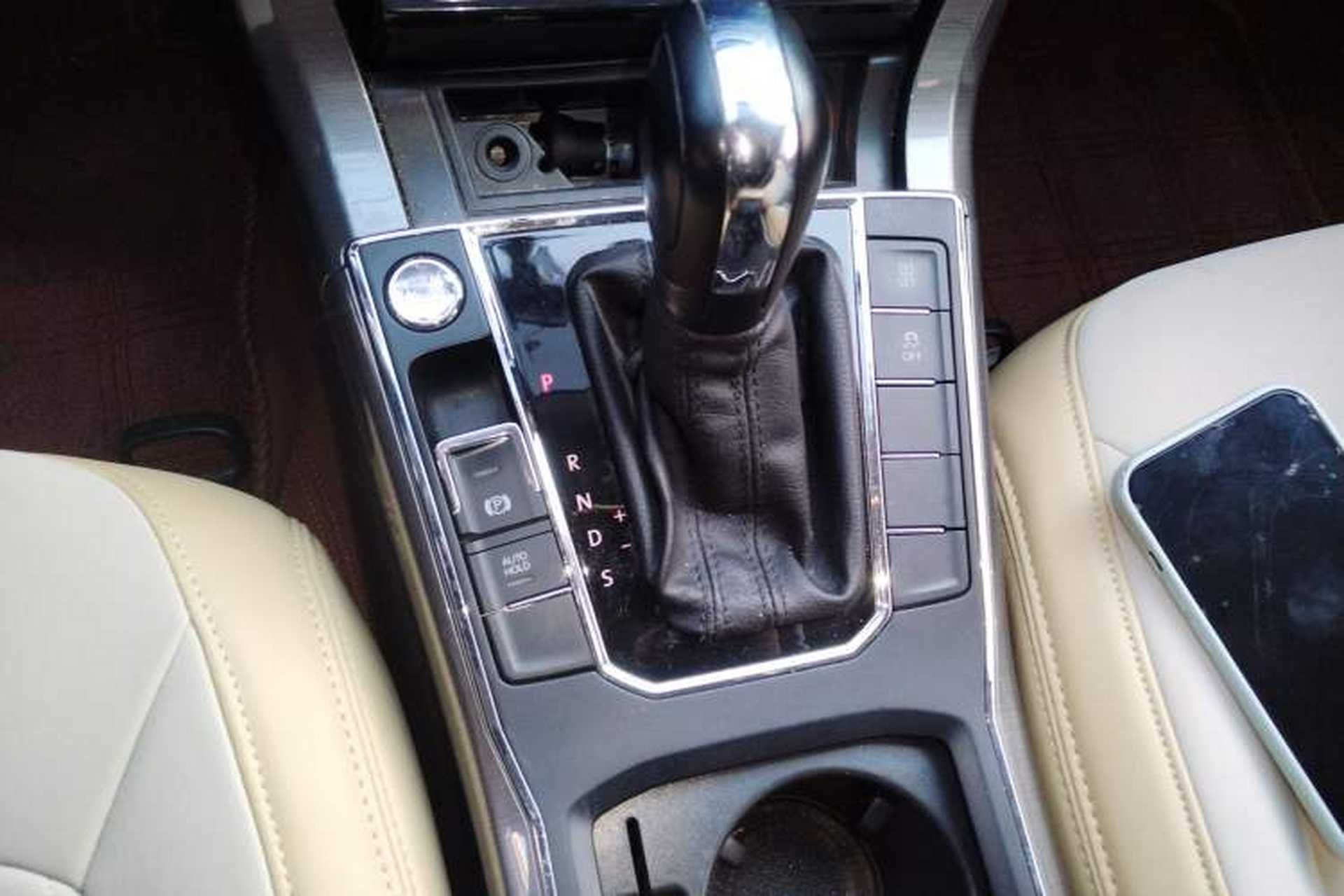Used Volkswagen Passat 2017 330TSI DSG Luxury Edition Gear Lever