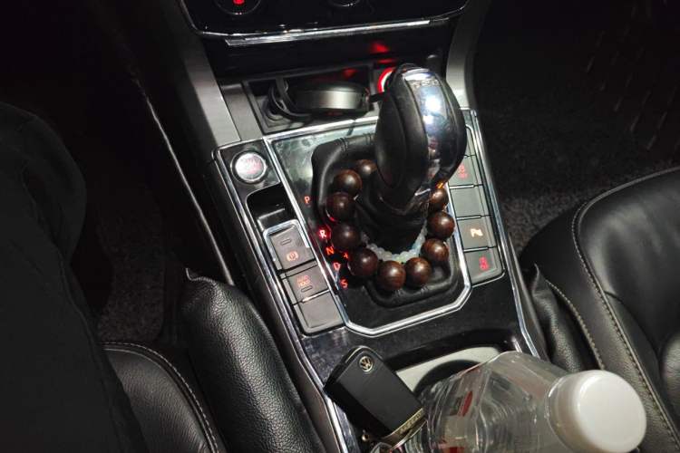 Used Volkswagen Passat 2017 280TSI DSG Luxury Edition Gear Lever