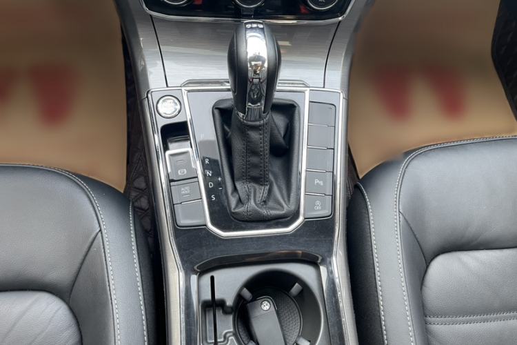 Used Volkswagen Passat 2017 330TSI DSG Luxury Edition Gear Lever