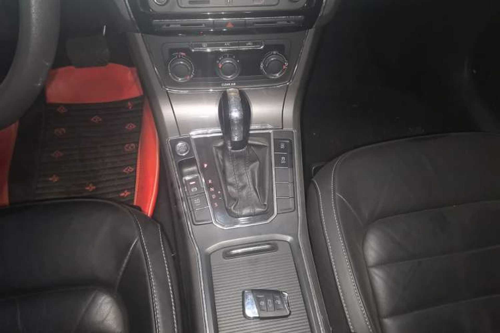 Used Volkswagen Passat 2017 280TSI DSG Luxury Edition Gear Lever