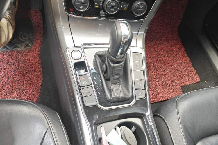Used Volkswagen Passat 2017 280TSI DSG Luxury Edition Gear Lever