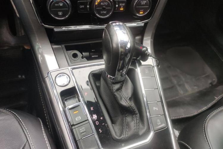 Used Volkswagen Passat 2017 330TSI DSG Luxury Edition Gear Lever