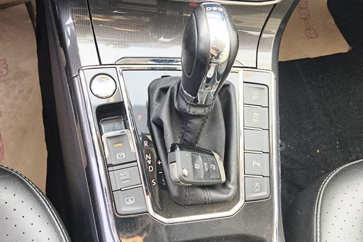 Used Volkswagen Passat 2017 330TSI DSG Prestige Edition Gear Lever