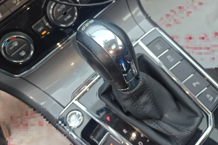Used Volkswagen Passat 2017 330TSI DSG Luxury Edition Gear Lever