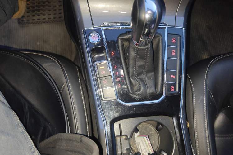 Used Volkswagen Passat 2017 330TSI DSG Luxury Edition Gear Lever