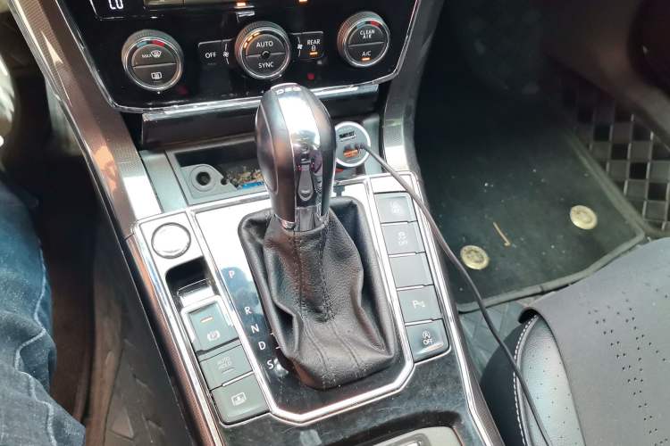 Used Volkswagen Passat 2017 330TSI DSG Prestige Edition Gear Lever
