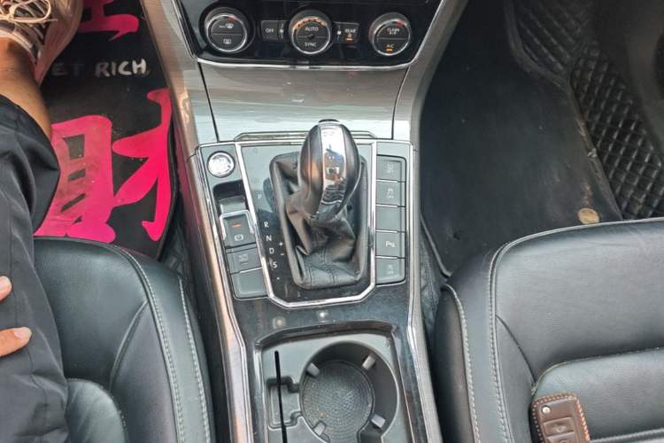 Used Volkswagen Passat 2017 330TSI DSG Luxury Edition Gear Lever