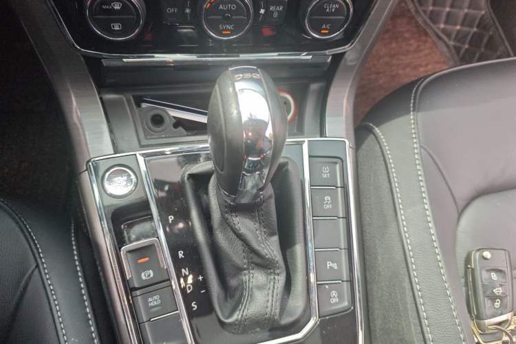 Used Volkswagen Passat 2017 330TSI DSG Luxury Edition Gear Lever