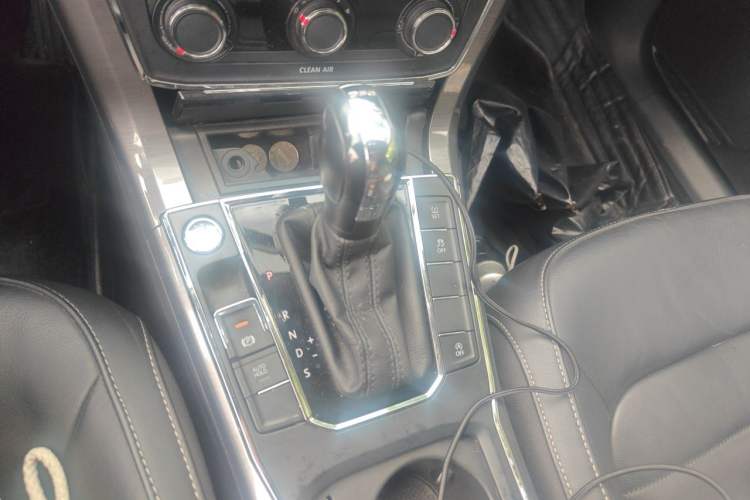 Used Volkswagen Passat 2017 280TSI DSG Luxury Edition Gear Lever