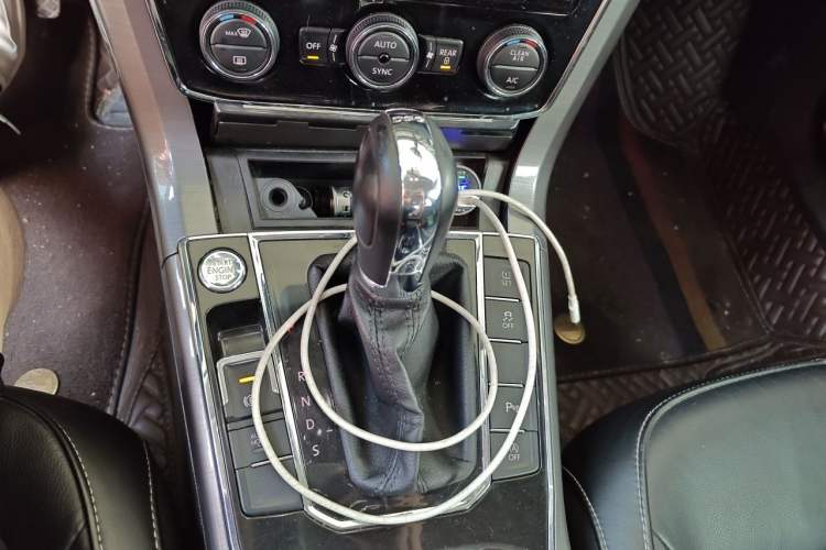 Used Volkswagen Passat 2017 330TSI DSG Luxury Edition Gear Lever