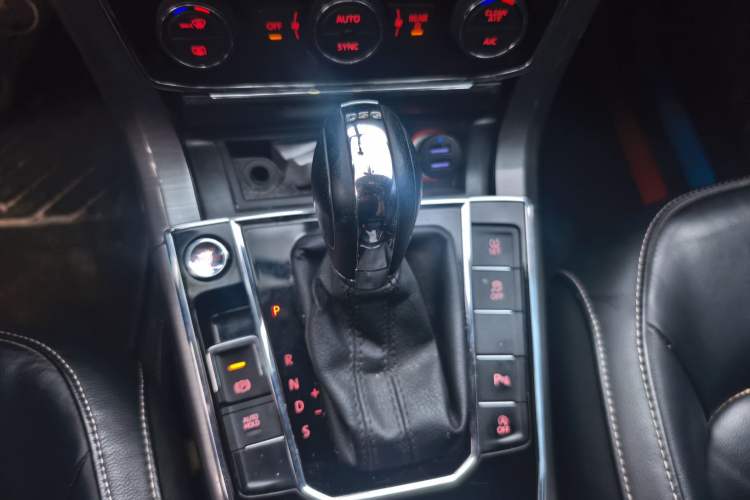 Used Volkswagen Passat 2017 330TSI DSG Luxury Edition Gear Lever