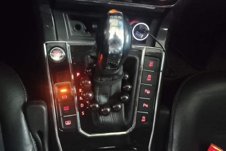 Used Volkswagen Passat 2017 330TSI DSG Luxury Edition Gear Lever