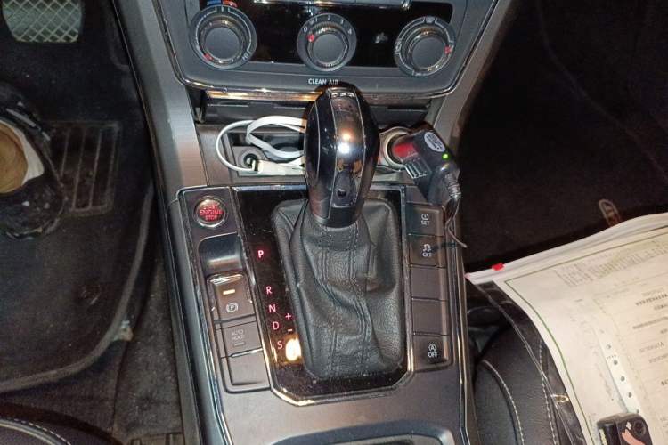 Used Volkswagen Passat 2017 280TSI DSG Luxury Edition Gear Lever