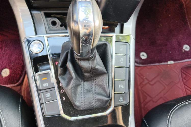 Used Volkswagen Passat 2017 330TSI DSG Luxury Edition Gear Lever