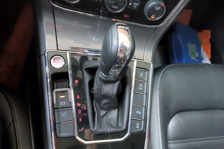 Used Volkswagen Passat 2017 330TSI DSG Luxury Edition Gear Lever