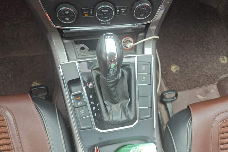 Used Volkswagen Passat 2017 1.8TSI DSG Government Procurement Version (CEA Engine) Gear Lever