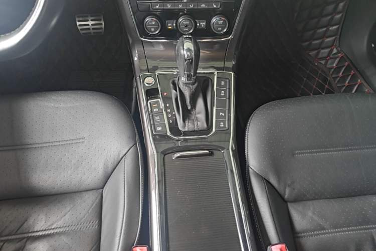 Used Volkswagen Passat 2017 330TSI DSG Prestige Edition Gear Lever
