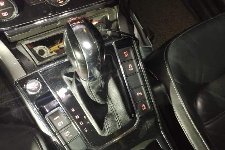 Used Volkswagen Passat 2017 330TSI DSG Luxury Edition Gear Lever