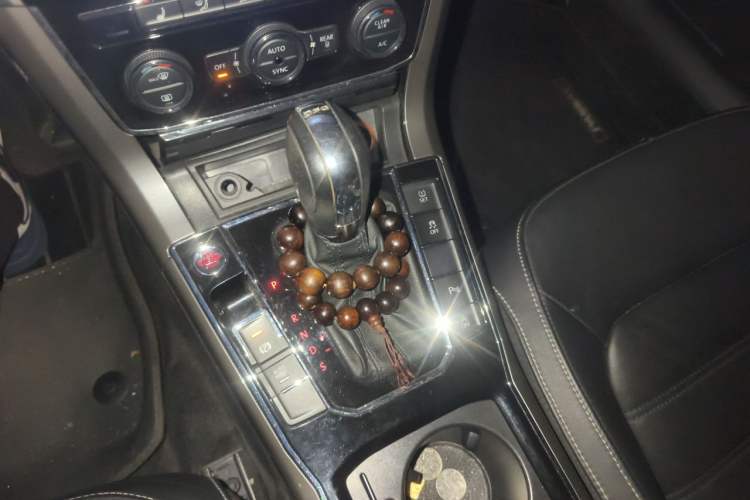 Used Volkswagen Passat 2017 330TSI DSG Luxury Edition Gear Lever